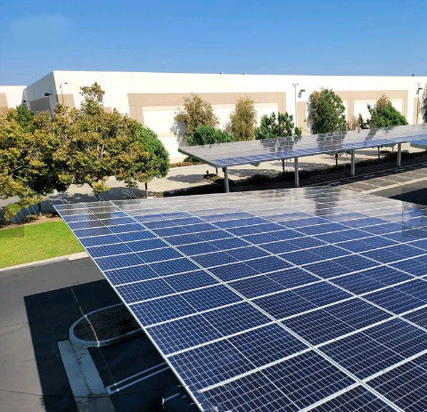 Ticari Güneş PV Paneli Çoklu Sahne Açık Döngü Voltajı 60-130VDC